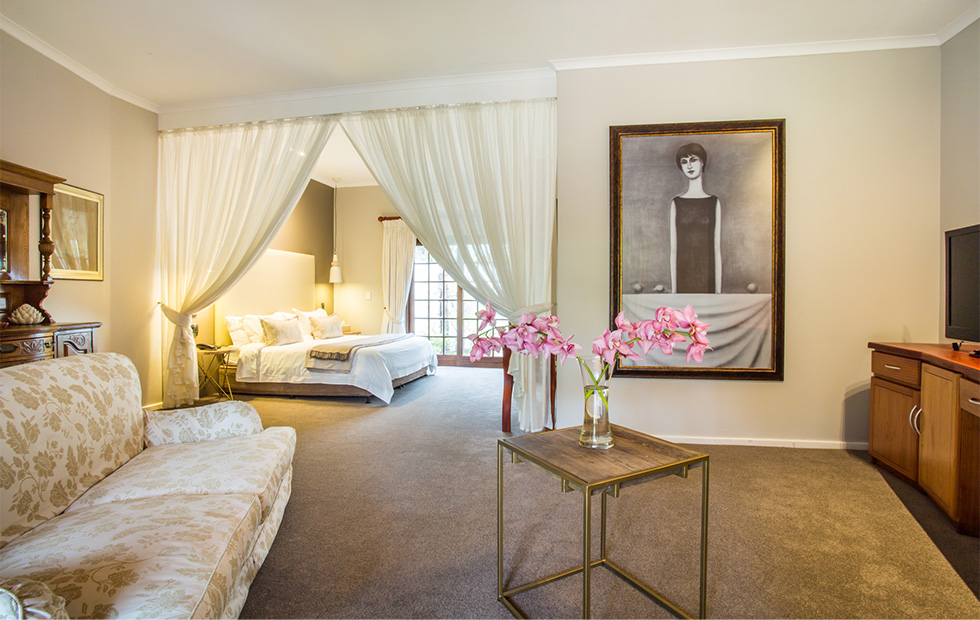 The honeymoon suite interior at Hlangana Lodge